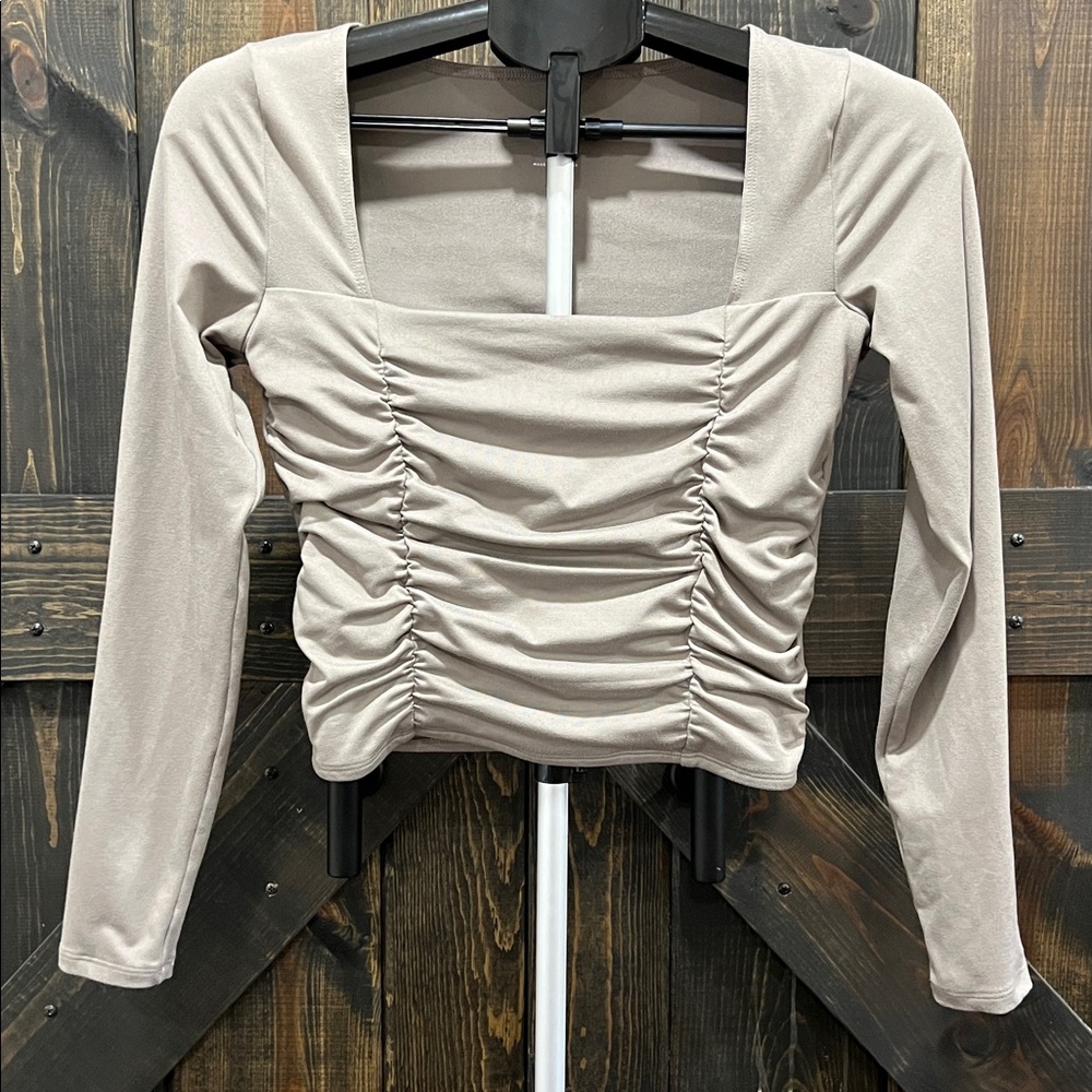 Hollister Taupe Ruched Long Sleeve Crop Top M Square Neck Coquette Renfaire Base